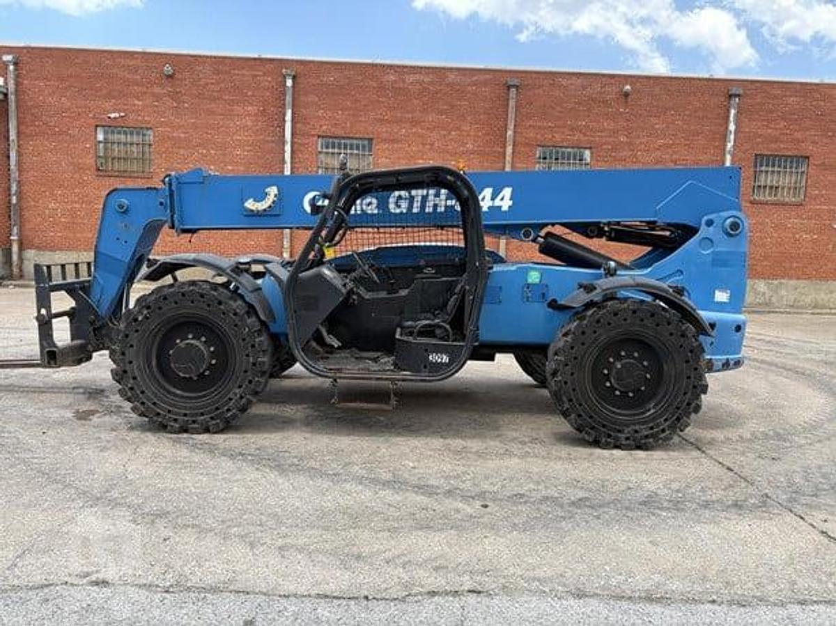 Used 2016 Genie GTH844