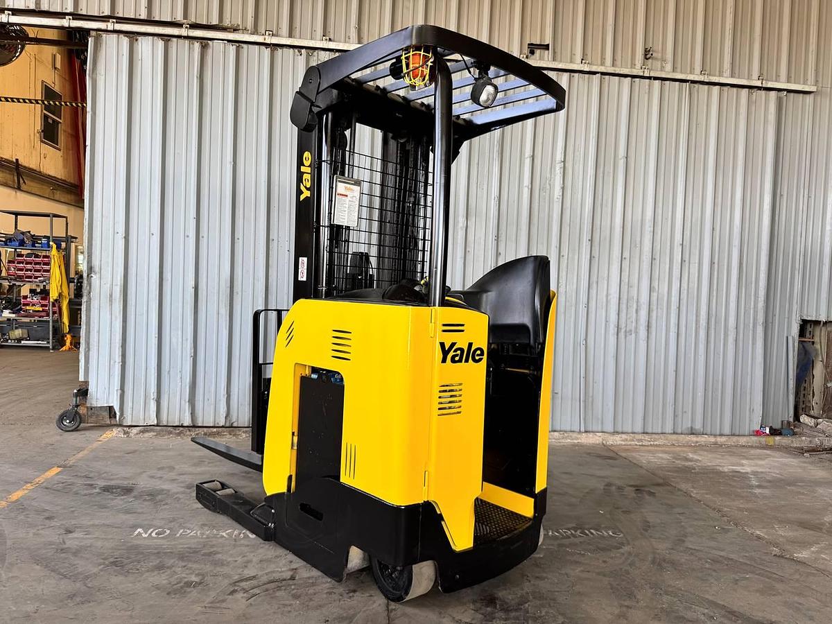 Refurbished Ready to go! 2015 Yale Reach Truck