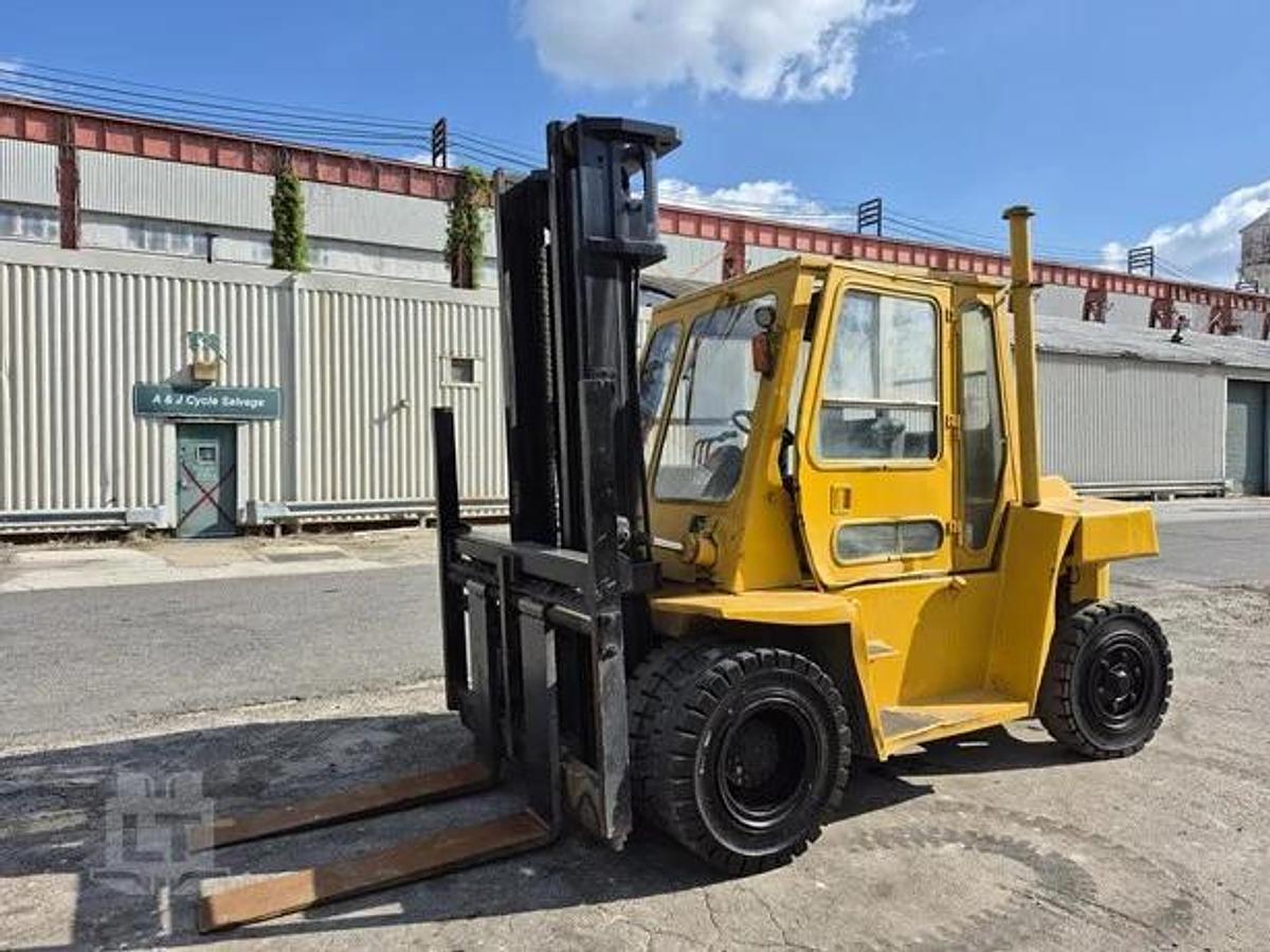 Used 2000 CAT DP70