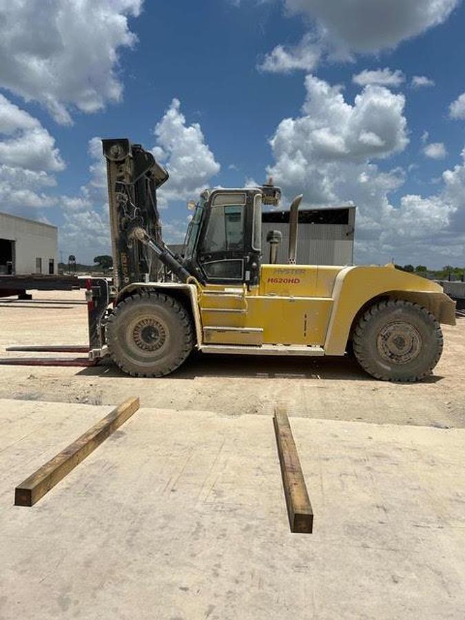 Used AVAILBE NOW: 2015 Hyster H620HD (62,000# capacity at 48” load center)