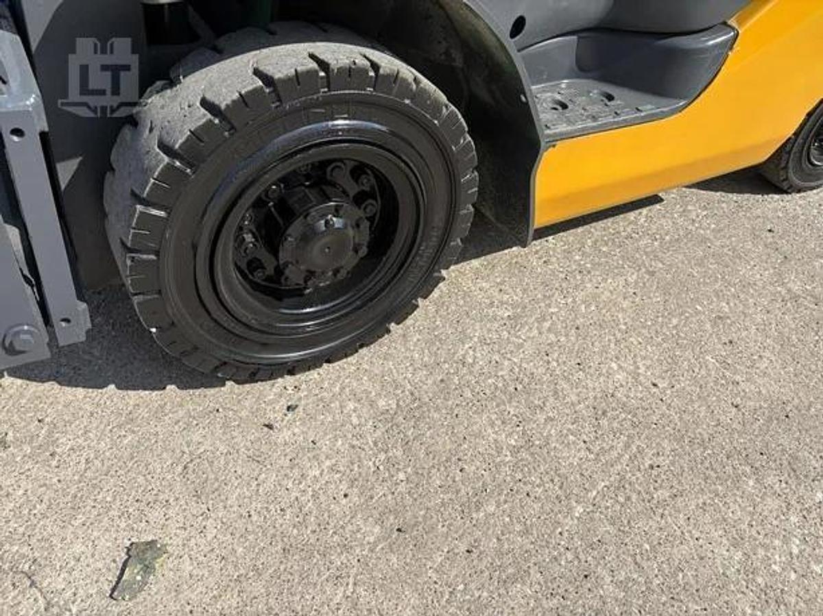 Refurbished 2013 Komatsu FG25T-16