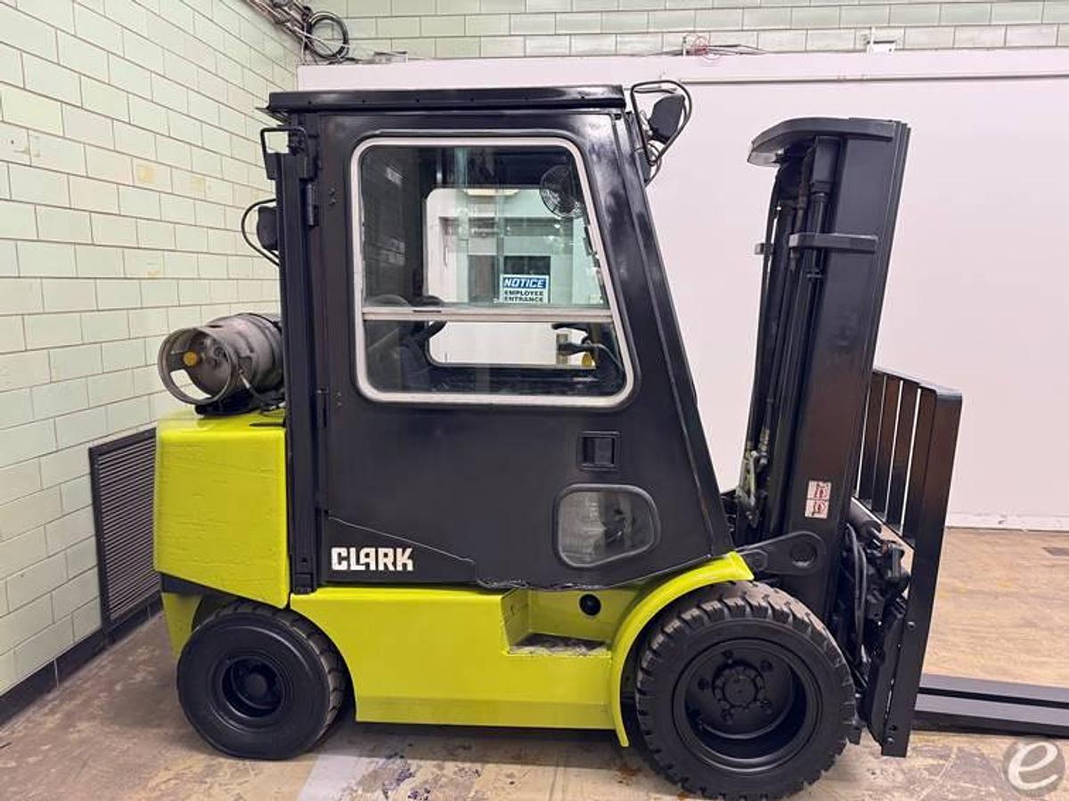 Refurbished 2000 Clark CGP30