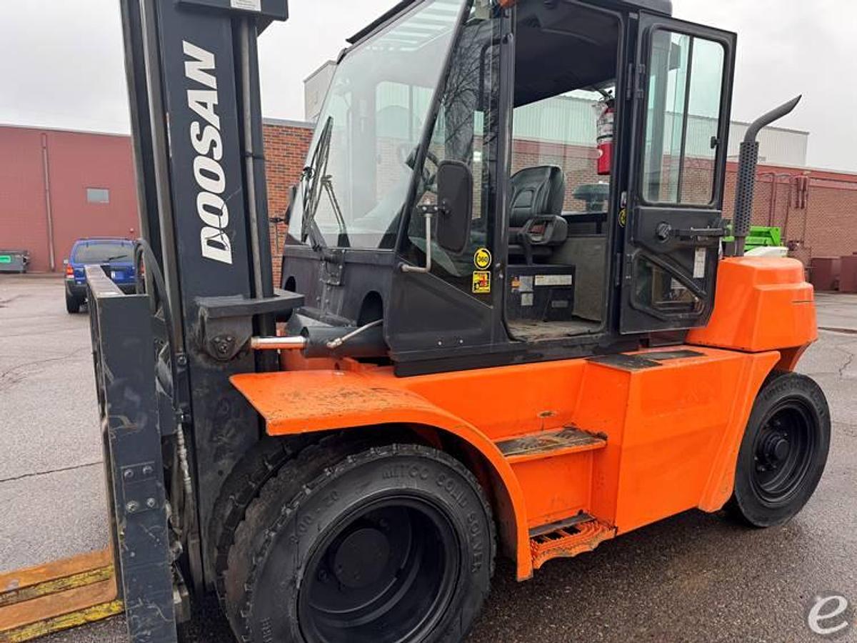 Used 2017 DOOSAN D120S-7 -  26,500 Lbs. CAPACITY