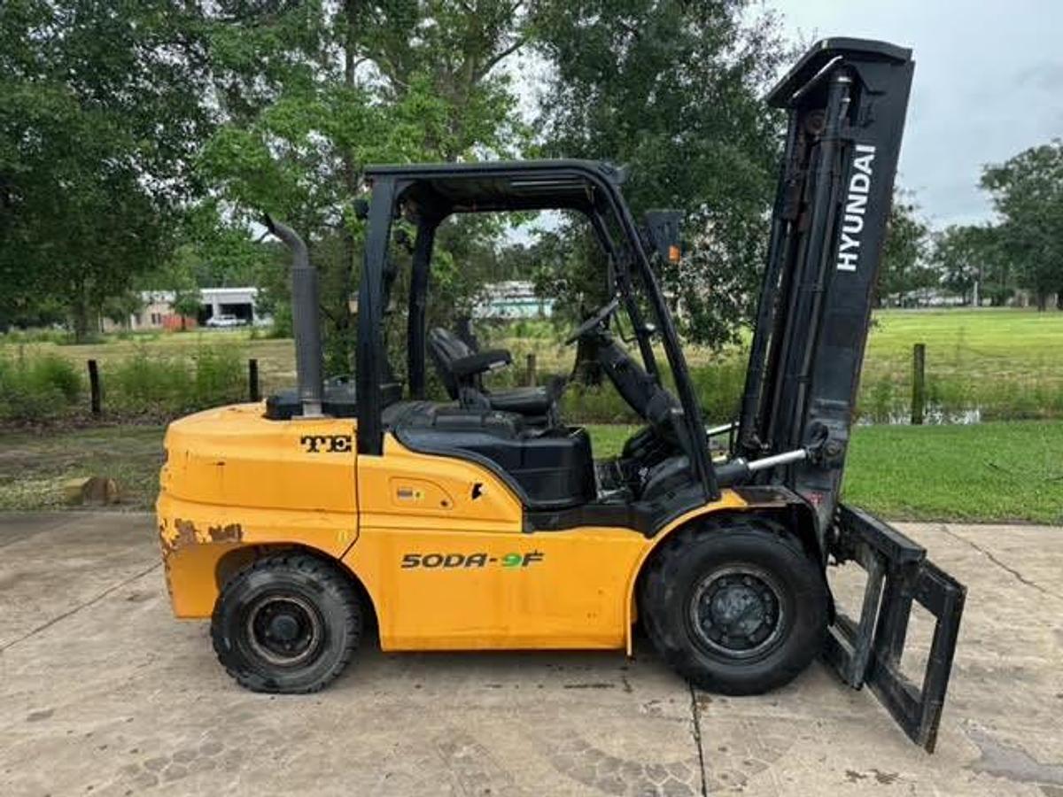 Refurbished 2021 Hyundai 50D-9F