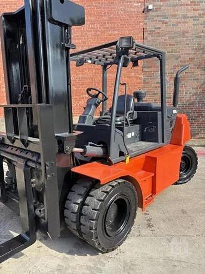 Used 2020 DOOSAN D70S-7 -  15,500 Lbs. CAPACITY