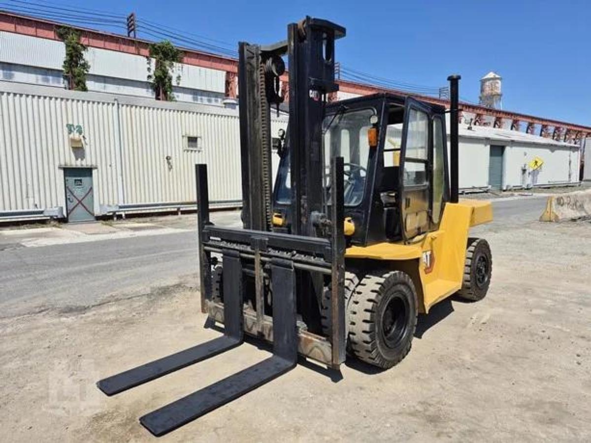 Used 1999 CAT DP70 = 15,500 Lbs. Capacity