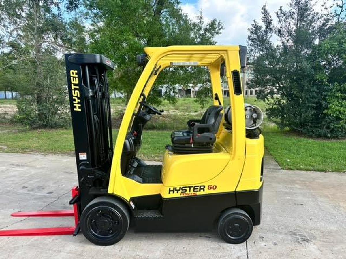 Refurbished RECONDITIONED: 2017 Hyster S50FT