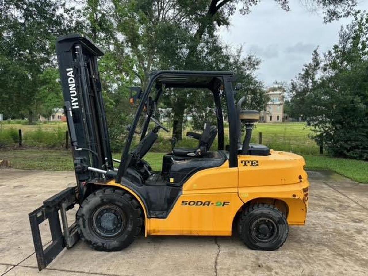 Refurbished 2021 Hyundai 50D-9F