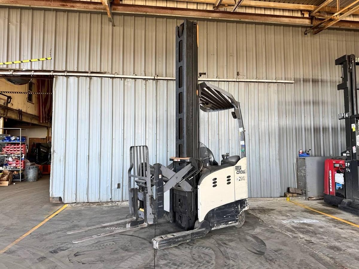 Used 2017 Crown RM6095S-45