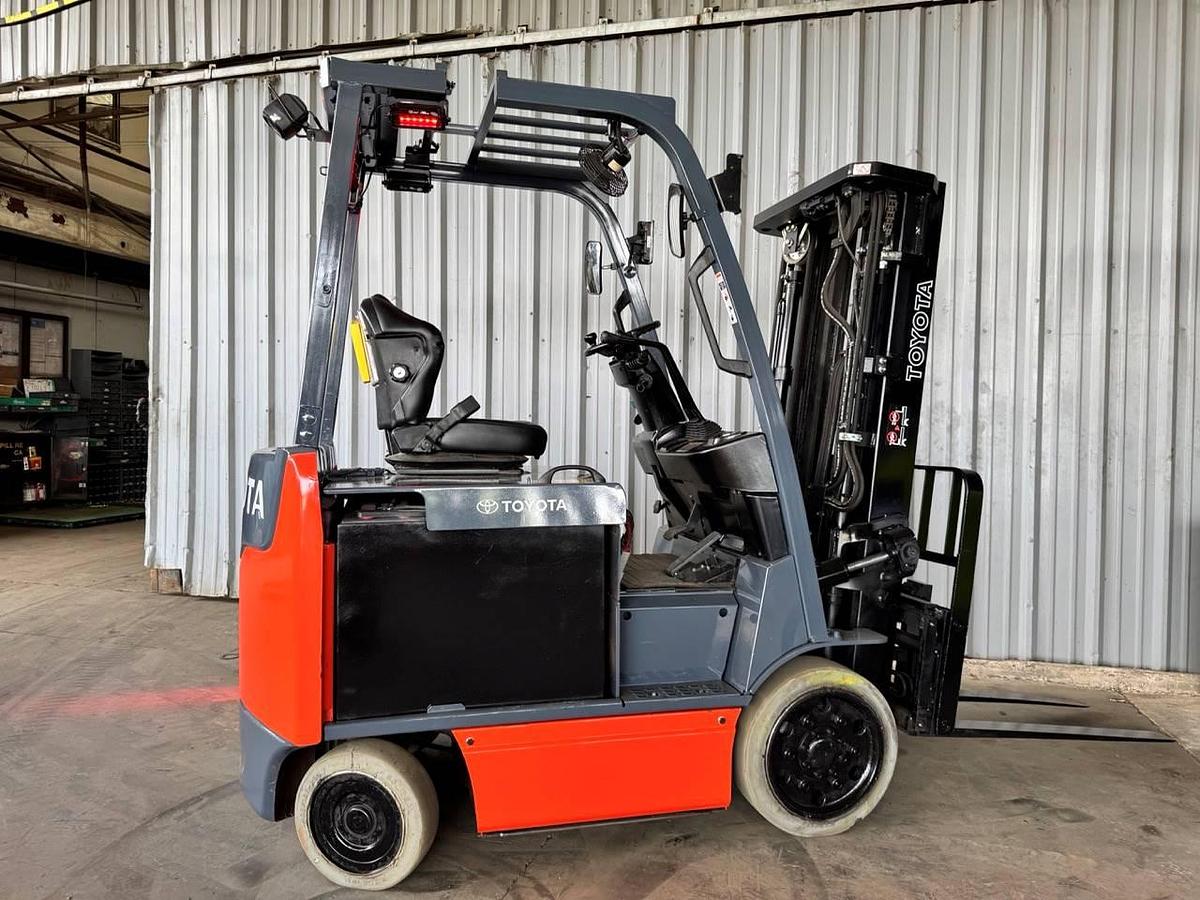 Refurbished RECONDITIONED: 2018 Toyota 8FBCU25 - 5,000 Lb. Electric Forklift!