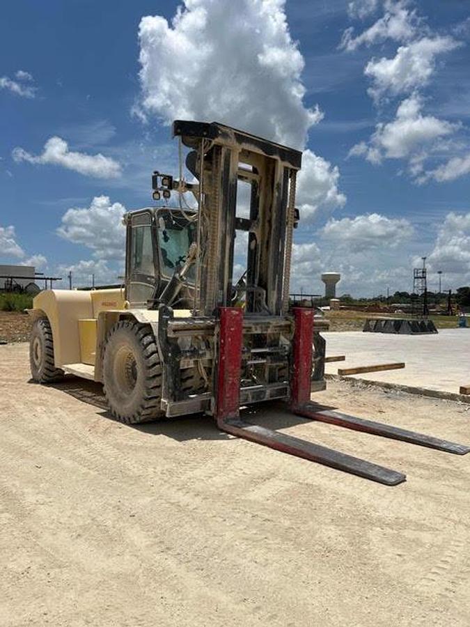Used AVAILBE NOW: 2015 Hyster H620HD (62,000# capacity at 48” load center)