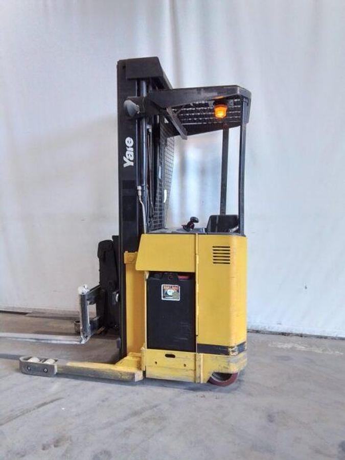 Used 2005 Yale NDR030CBN Reach Truck