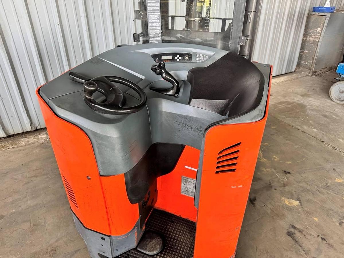 Used 2015 Toyota 9BRU23 Reach Truck - 271" Lift