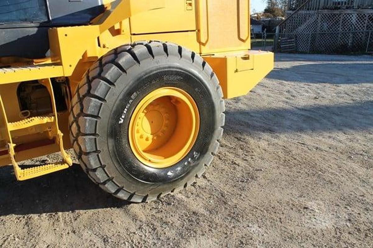 Used 2012 DEERE 544K