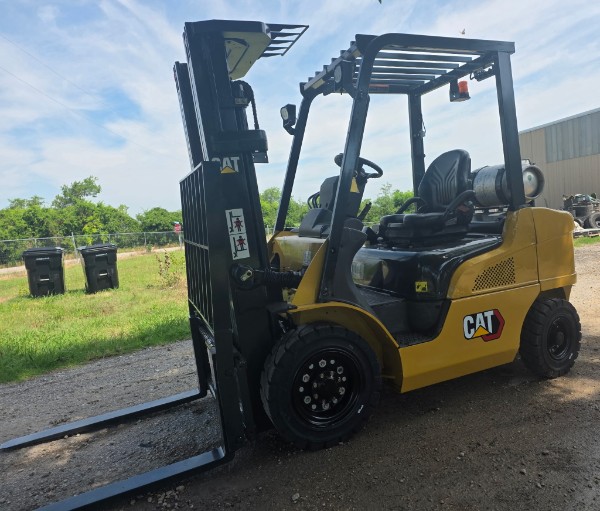 Used 2022 CAT GP25N