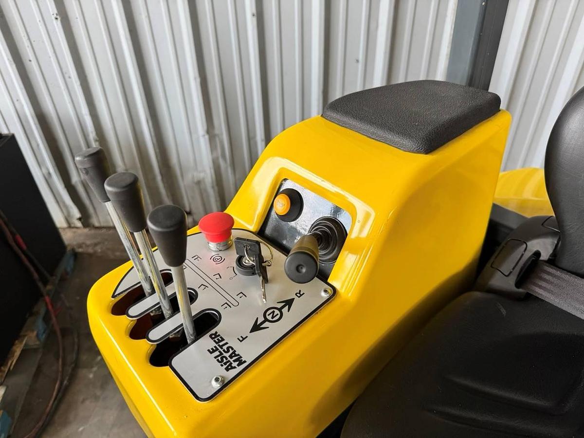 Used 2023 Aisle Master 33NE