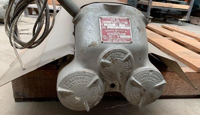 Used Appleton A-1174 2 Bulb Fluorescent Spray Booth Explosion Proof Light Fixture