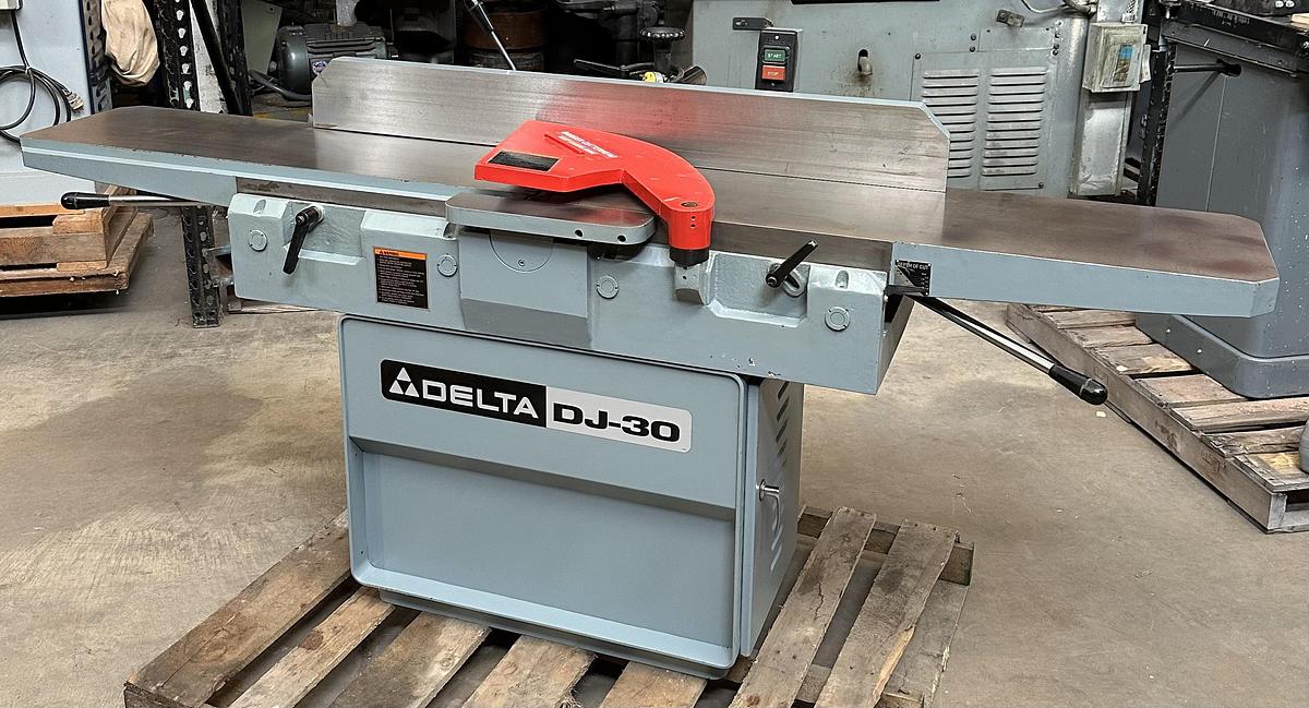 Used Delta Invicta 12" Joiner # DJ-30 w/ Parallelogram Bed
