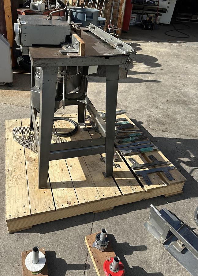 Used LA Weaver Shaper  1 1/4" Spindle ~ 220V ~ 1ph Tenon Jig Panel Hold Down +