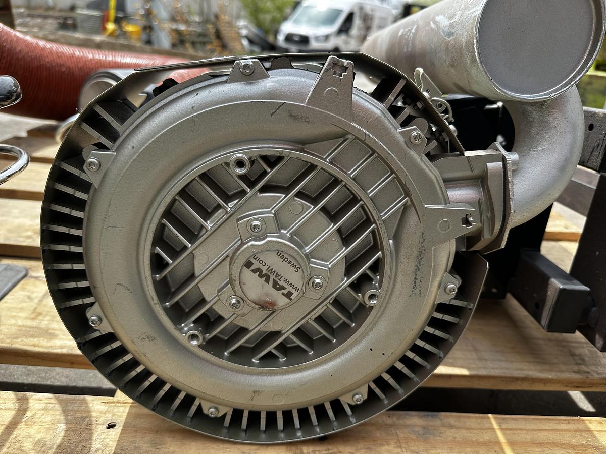 Used Tawi Lyftman Vacuum Lift System Pump SA350/2 ~ Foot VM180~ Filter unit ~ 40' in Rails +