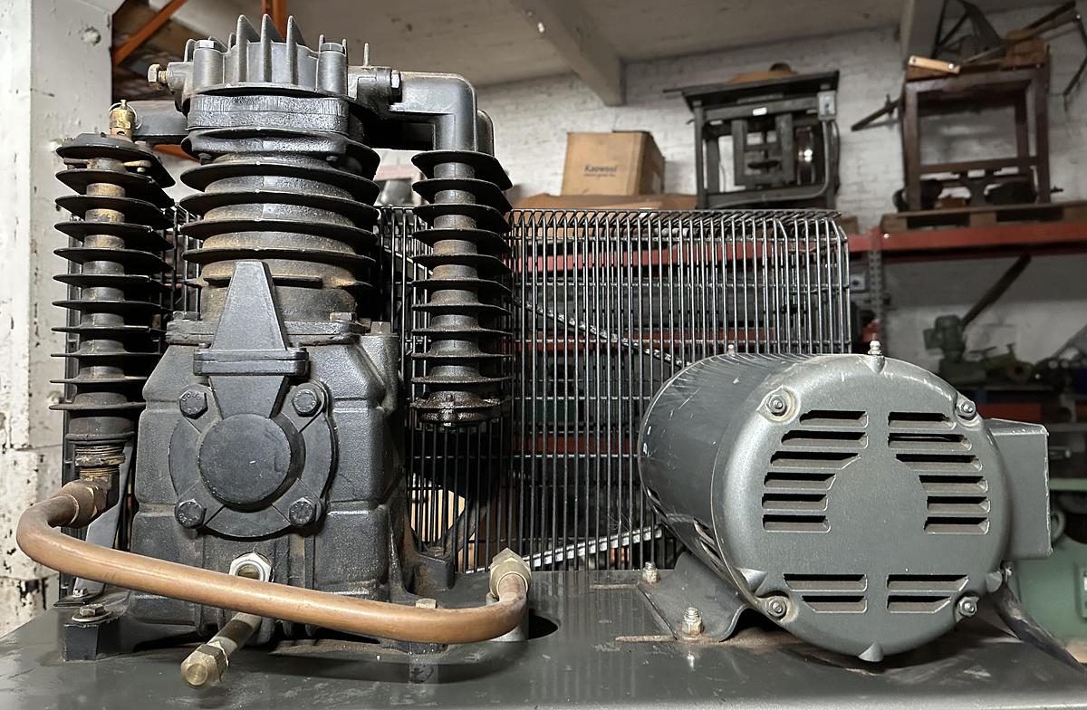 Used BelAire #318VL Vertical 7 1/2hp 80 Gallon Air Compressor 3ph