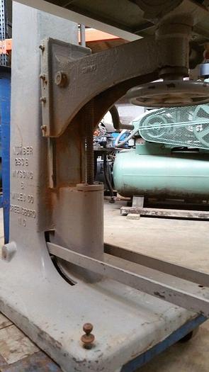 Used Wysong 283 Borer 2 speed 8 in stroke vertical boring machine