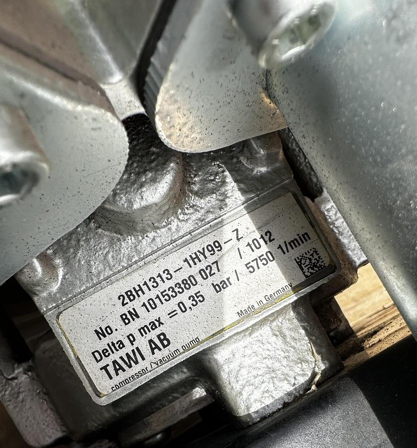 Used Tawi Lyftman Vacuum Lift System Pump SA350/2 ~ Foot VM180~ Filter unit ~ 40' in Rails +