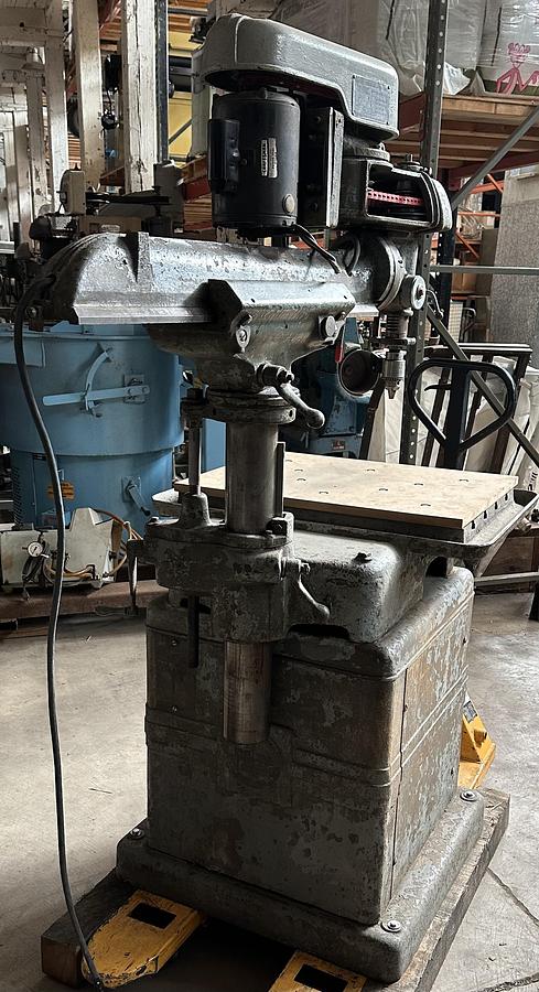 Used Walker Turner radial drill press 3/4hp, 115/30V 1ph
