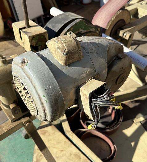 Used Bader Center less Grinding / Dowel Rod Sanding Machine (5834)