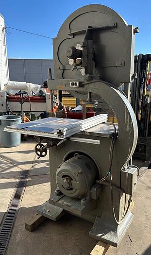 Used Crescent 32" Direct Drive Band Saw ~ 220V ~ 3hp ~ 3ph (6215)