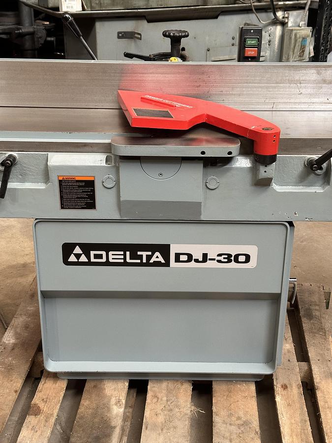 Used Delta Invicta 12" Joiner # DJ-30 w/ Parallelogram Bed