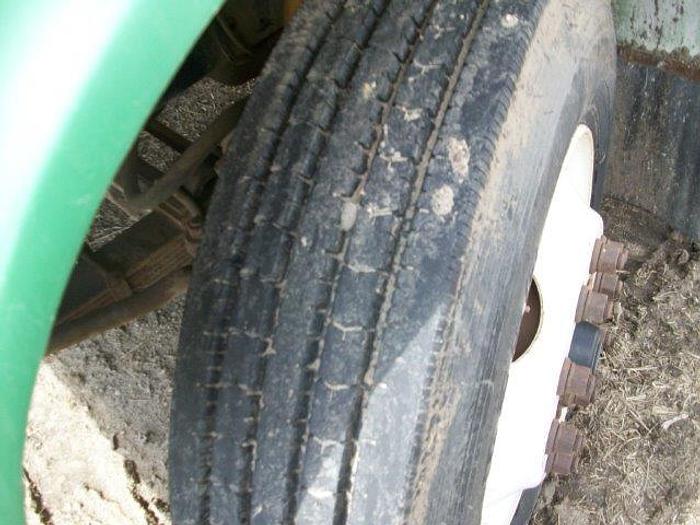 Used 1997 IHC INTERNATIONAL 4900 S/A Service Truck