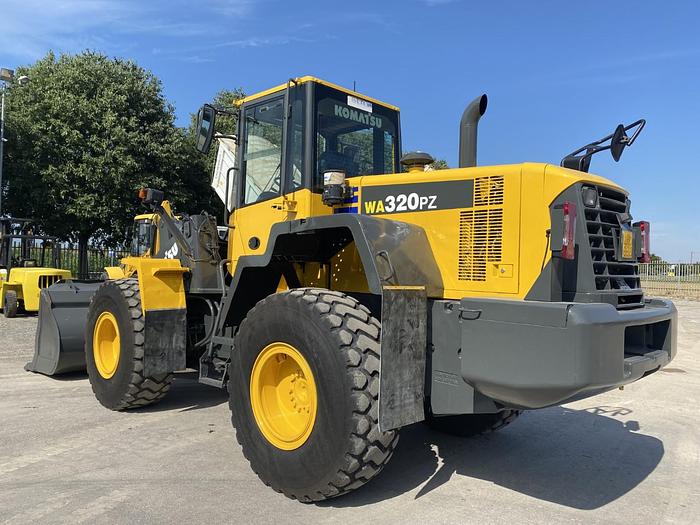 Usato 2011 KOMATSU WA320 PZ-6