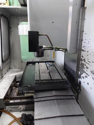 Utilisé Centre d’usinage vertical 3 axes Marque MIKRON – HAAS