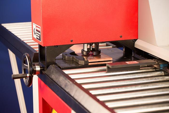 PUNZONADORA COMBINADA PARA BARRAS DE COBRE HBC A 160 CE NUEVA