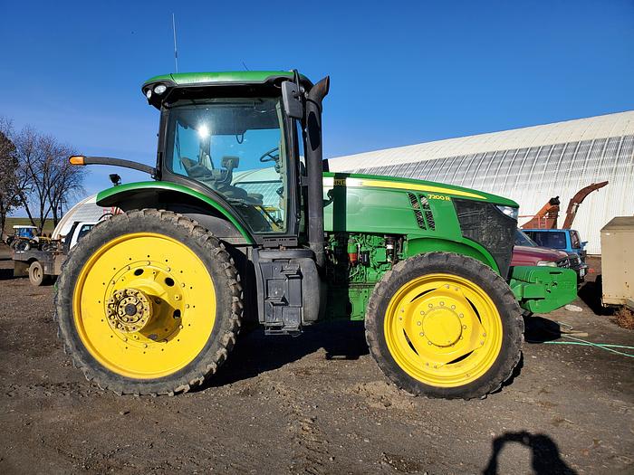 Used 2013 John Deere 7200R Tractor w/ IVT