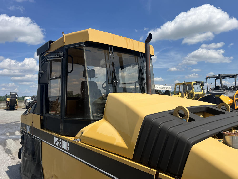 Usato 2002 Caterpillar PS 300B