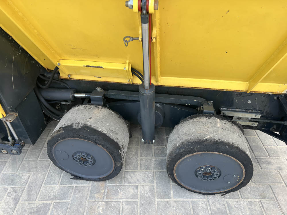 Usato 2007 Bomag BF 331P