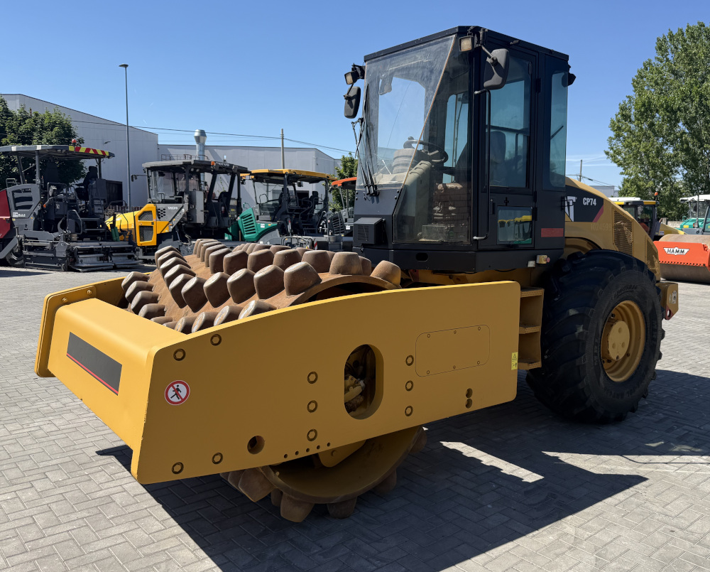 Usato 2010 Caterpillar CP 74