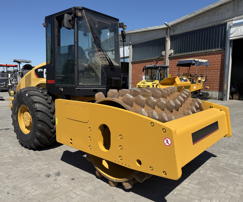 Usato 2010 Caterpillar CP 74
