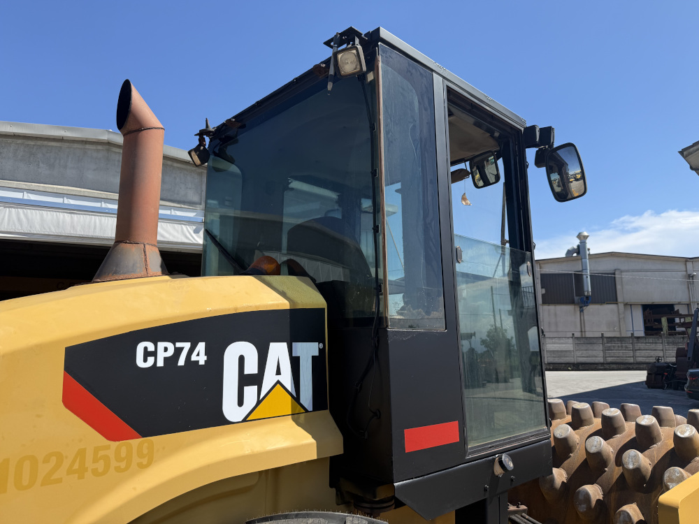 Usato 2010 Caterpillar CP 74