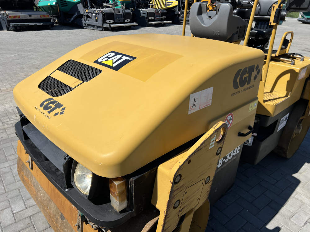 Usato 2006 Caterpillar CB 334E