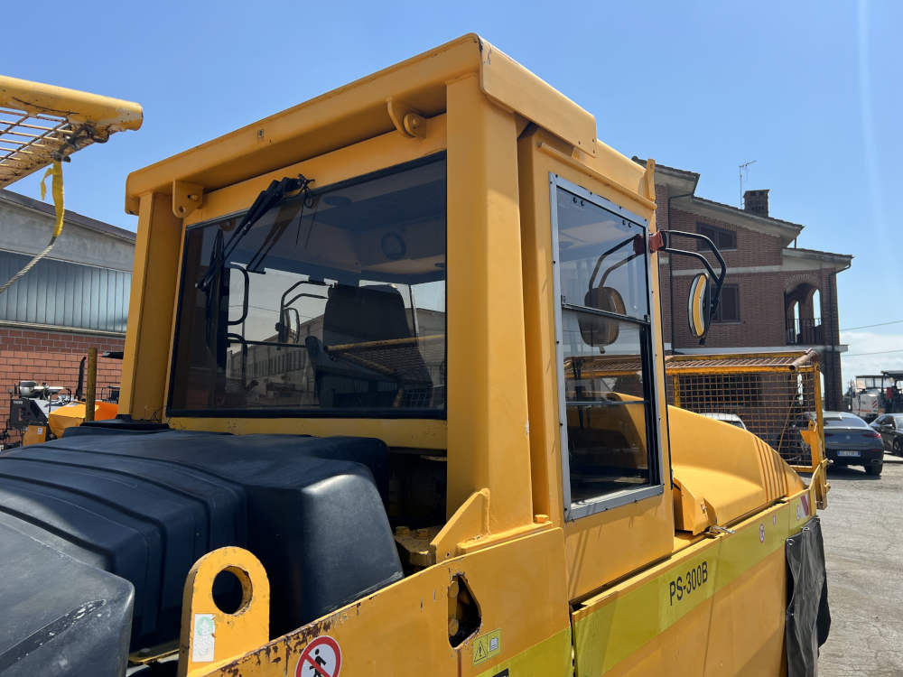 Usato 2001 Caterpillar PS 300B -521-