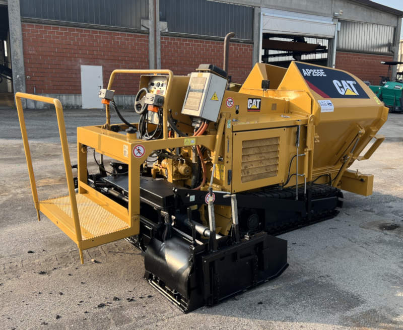 Usato 2017 Caterpillar AP 255E