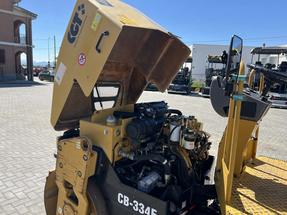 Usato 2006 Caterpillar CB 334E