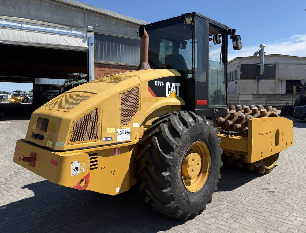 Usato 2010 Caterpillar CP 74