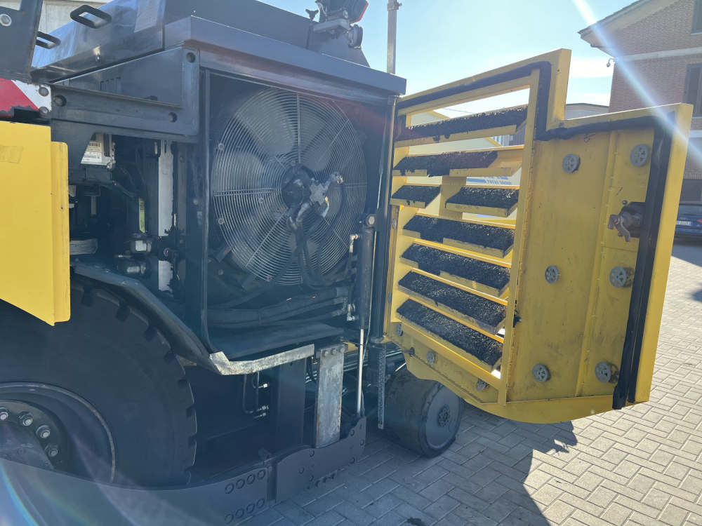 Usato 2009 Bomag BF 691P