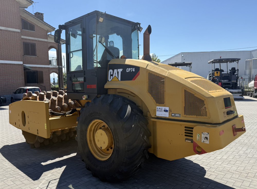 Usato 2010 Caterpillar CP 74