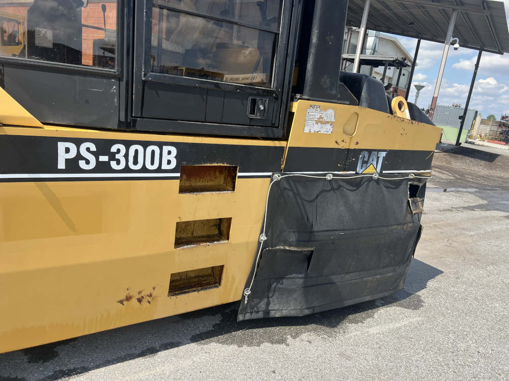 Usato 2002 Caterpillar PS 300B