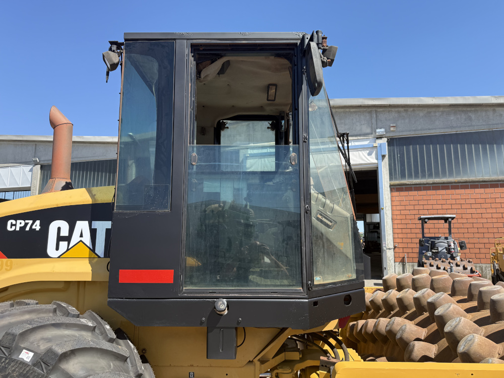 Usato 2010 Caterpillar CP 74